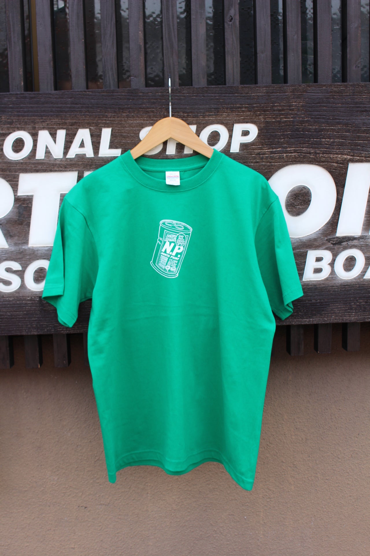 NP缶グリーンTシャツ