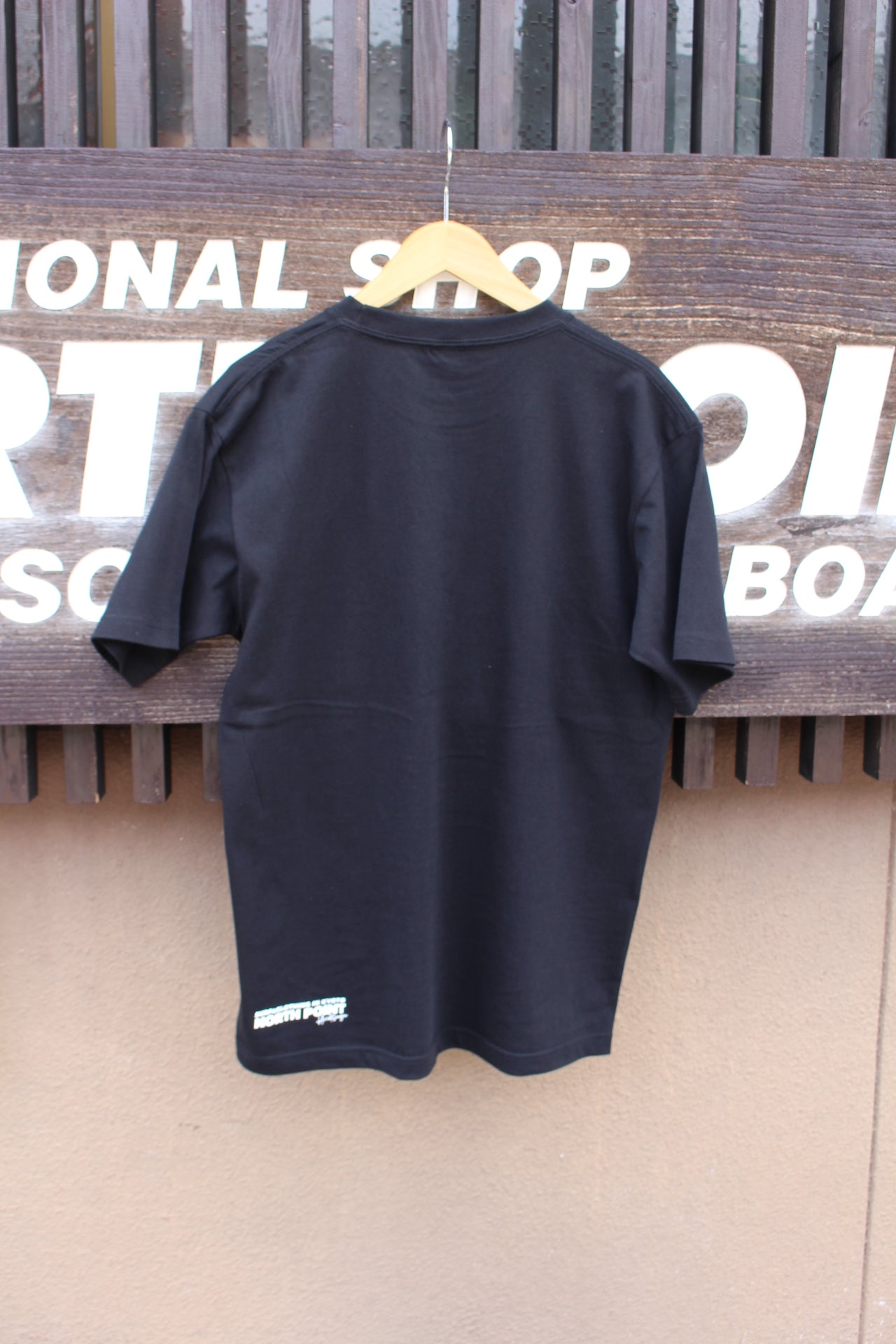 NP缶ブラックTシャツ