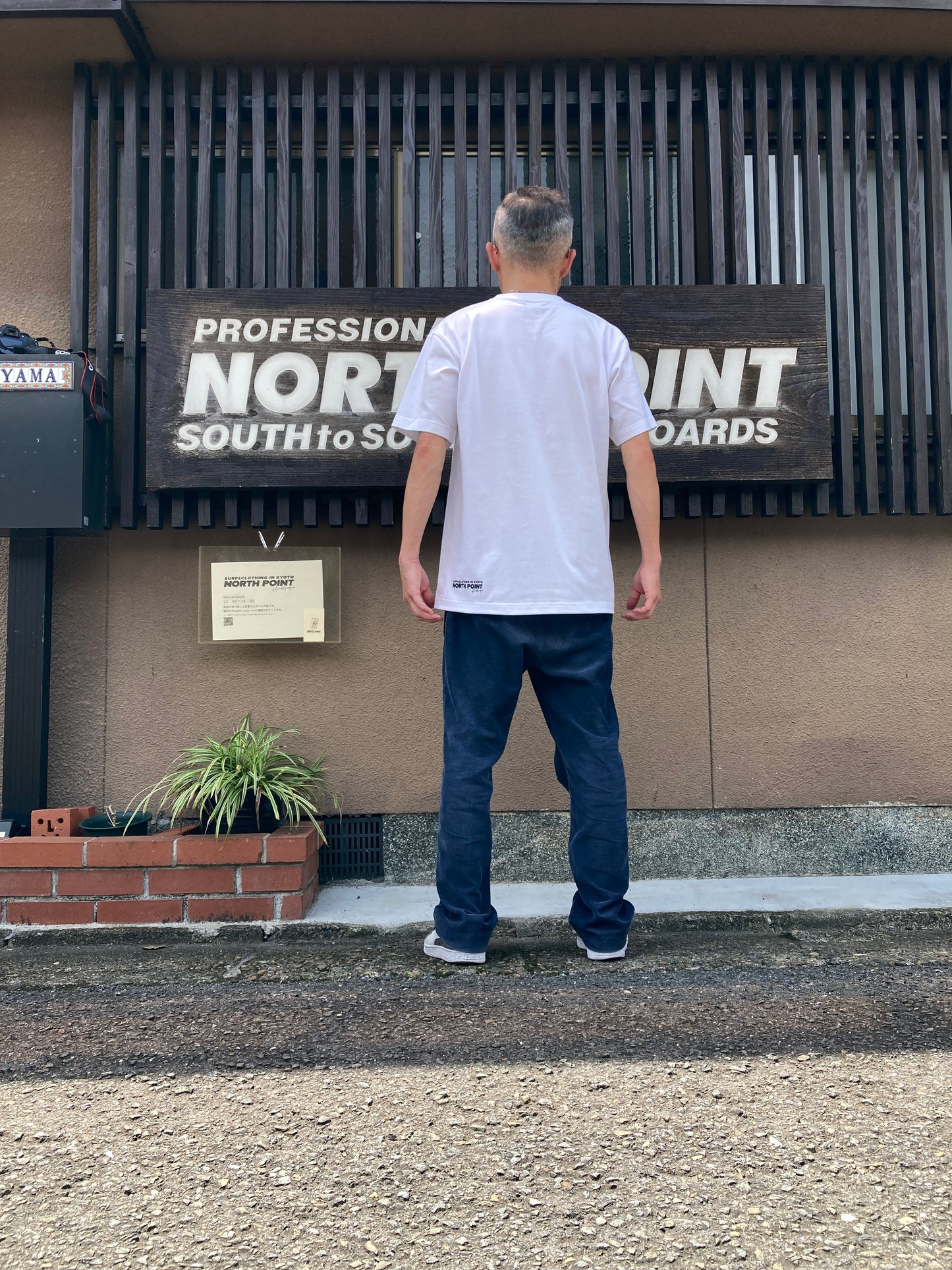 NP缶ホワイトTシャツ