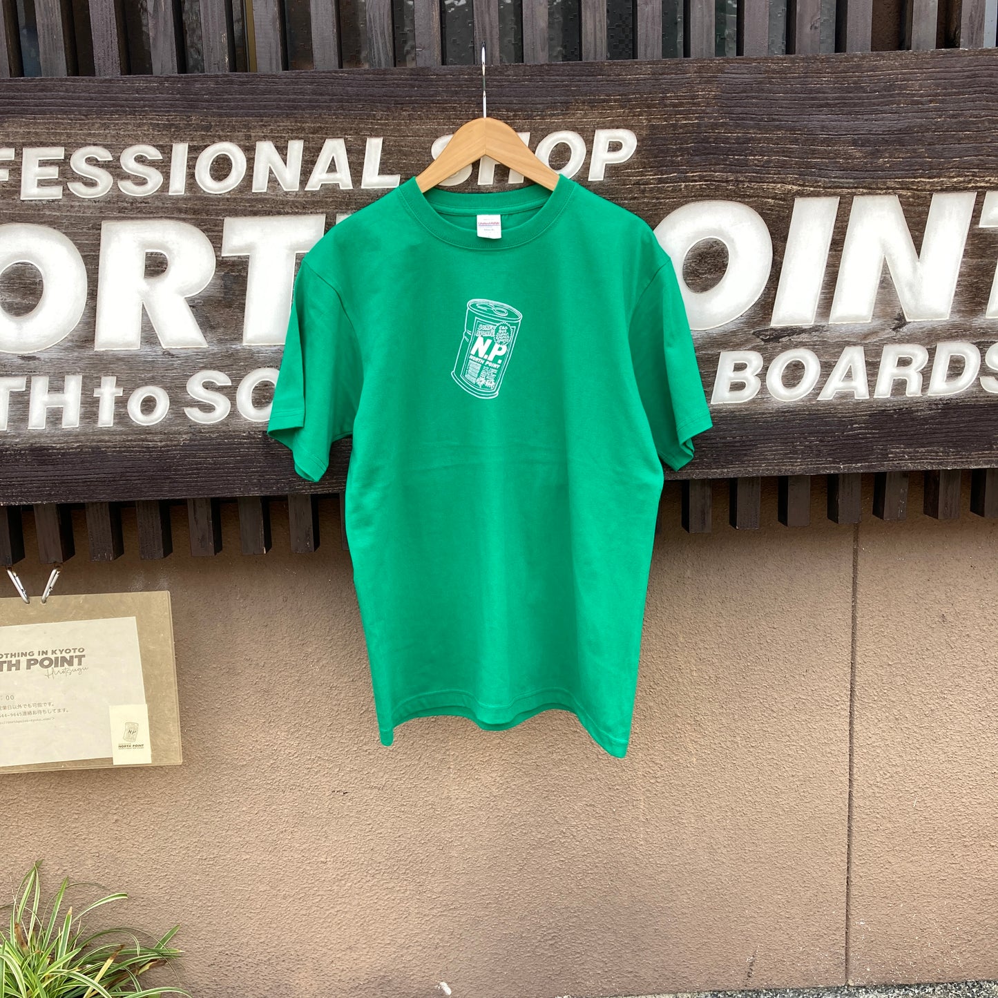 NP缶グリーンTシャツ
