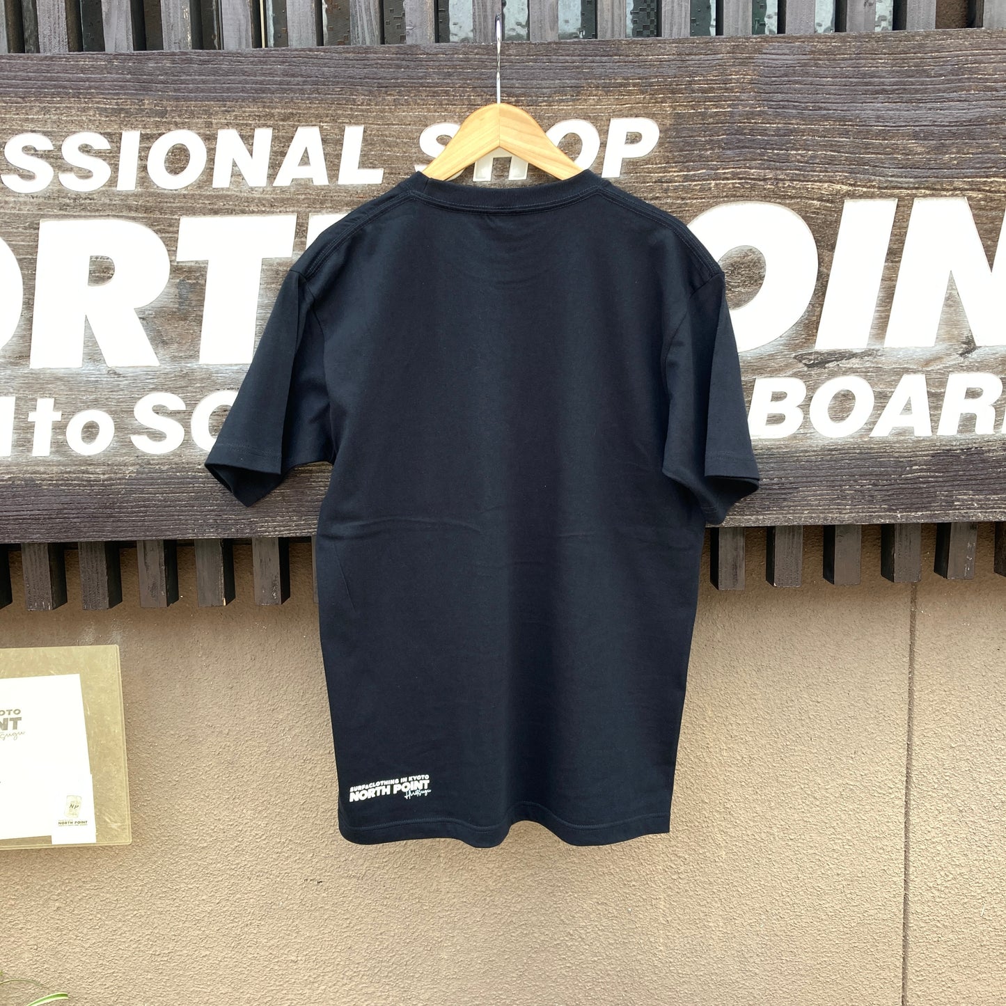 NP缶ブラックTシャツ